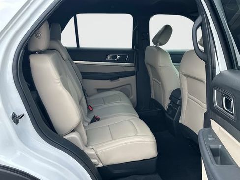 Used 2019 Ford Explorer XLT w/ Equipment Group 202A AWD/4WD image 19