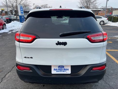 Used 2017 Jeep Cherokee Sport image 14