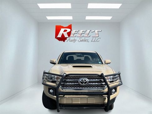 Used 2017 Toyota Tacoma TRD Sport w/ Tow Package image 2