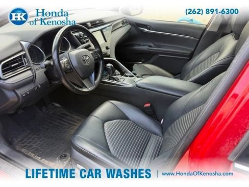 Used 2019 Toyota Camry SE FWD image 5