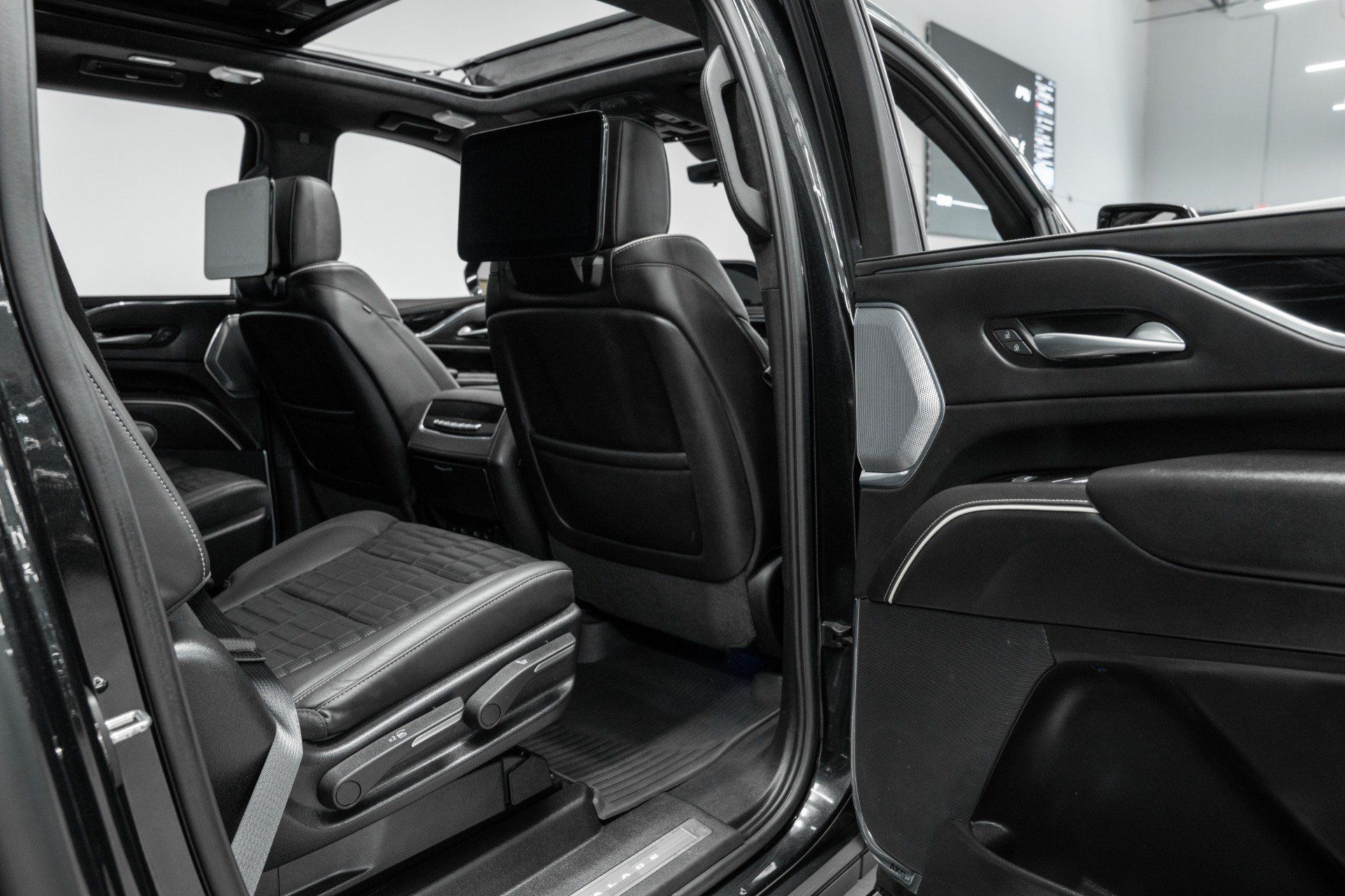 Used 2024 Cadillac Escalade ESV V w/ LPO, Floor Liner Package AWD/4WD image 30