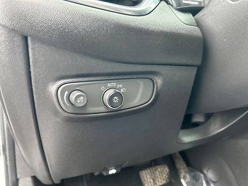 Used 2020 Chevrolet Equinox LS image 22