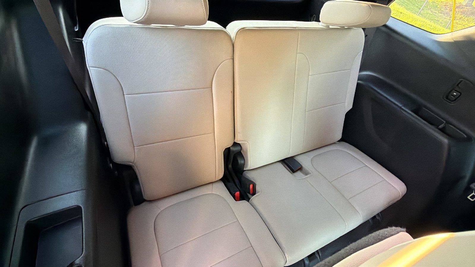 Used 2023 Chevrolet Traverse Premier FWD image 22