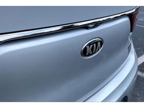Used 2018 Kia Cadenza Premium w/ Luxury Package FWD image 28
