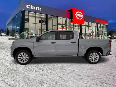 Used 2025 Chevrolet Silverado 1500 Custom image 4