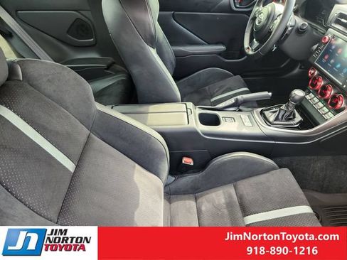 Used 2025 Toyota GR86 Premium w/ ALL Weather Mat Package (TMS) RWD image 14
