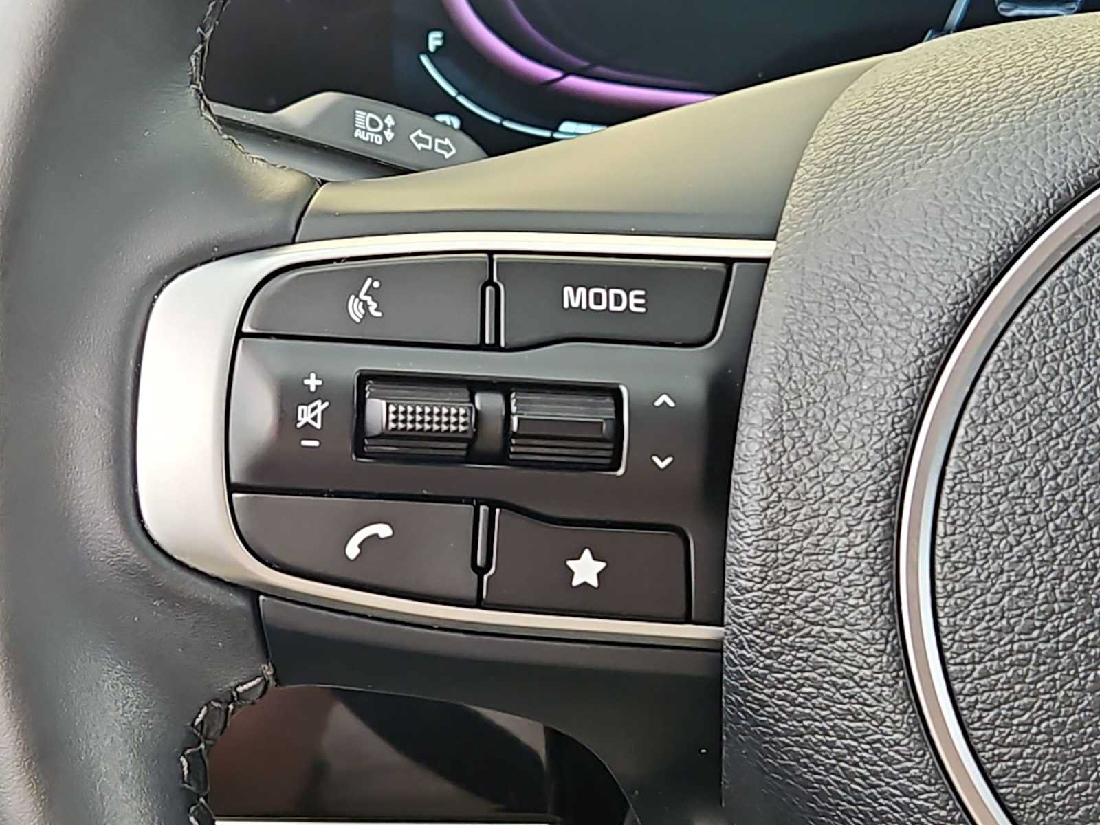 Certified 2025 Kia Sportage EX FWD image 19