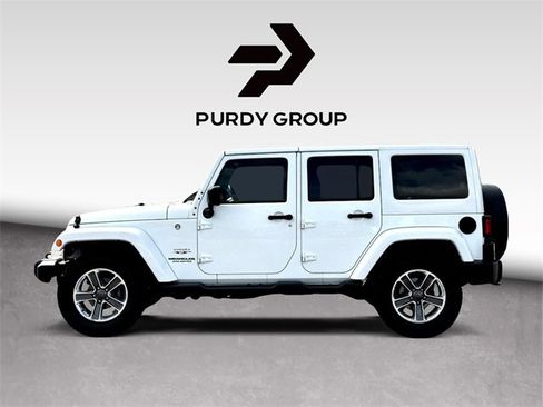 Used 2017 Jeep Wrangler Unlimited Sahara w/ Connectivity Group image 5