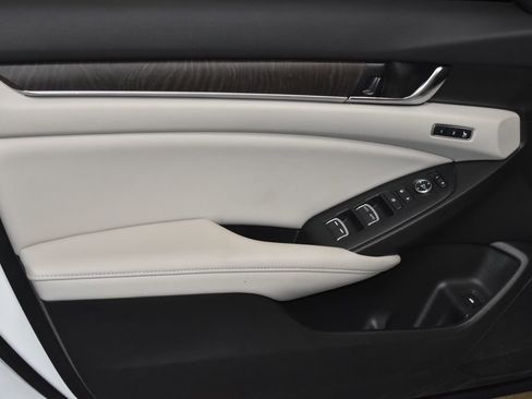 Used 2022 Honda Accord Touring image 4