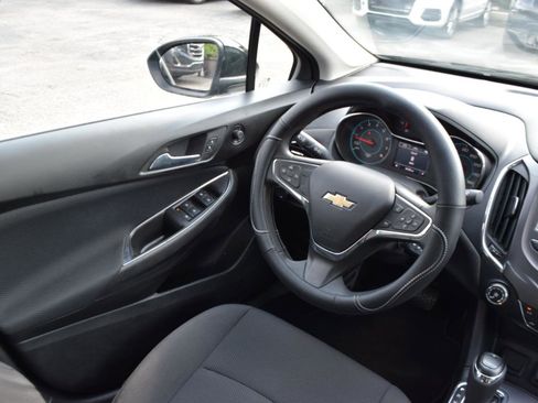 Used 2017 Chevrolet Cruze LT FWD image 10
