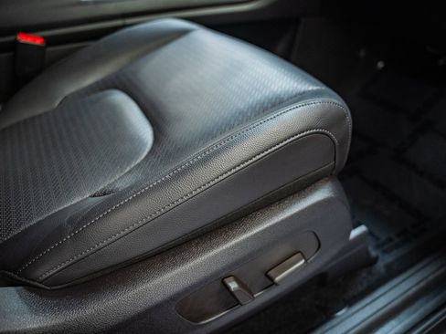 Used 2025 Kia Carnival SX Prestige image 39