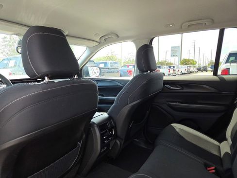 Used 2024 Jeep Grand Cherokee Laredo image 19