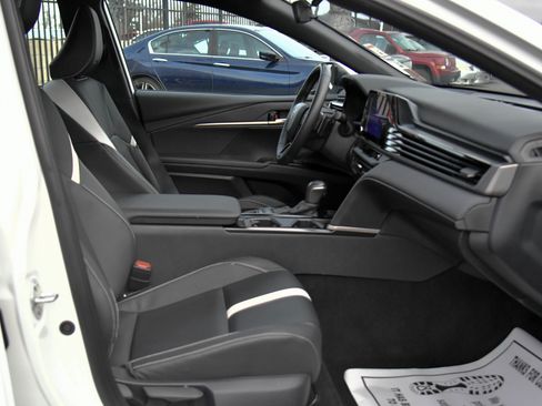 Used 2025 Toyota Camry SE image 46