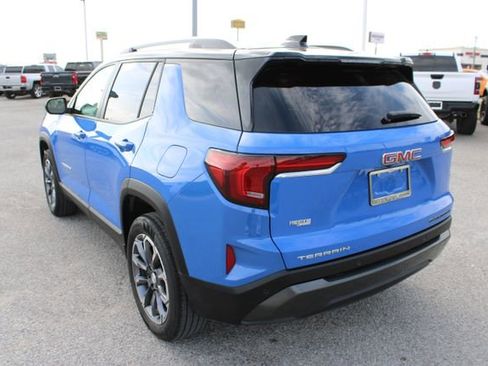 Used 2025 GMC Terrain Elevation w/ Elevation Premium Package FWD image 9