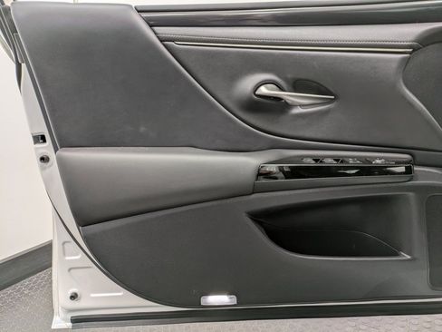 Used 2022 Lexus ES 350 w/ Accessory Package 2 image 8