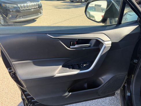 Used 2025 Toyota RAV4 XLE Premium FWD image 12