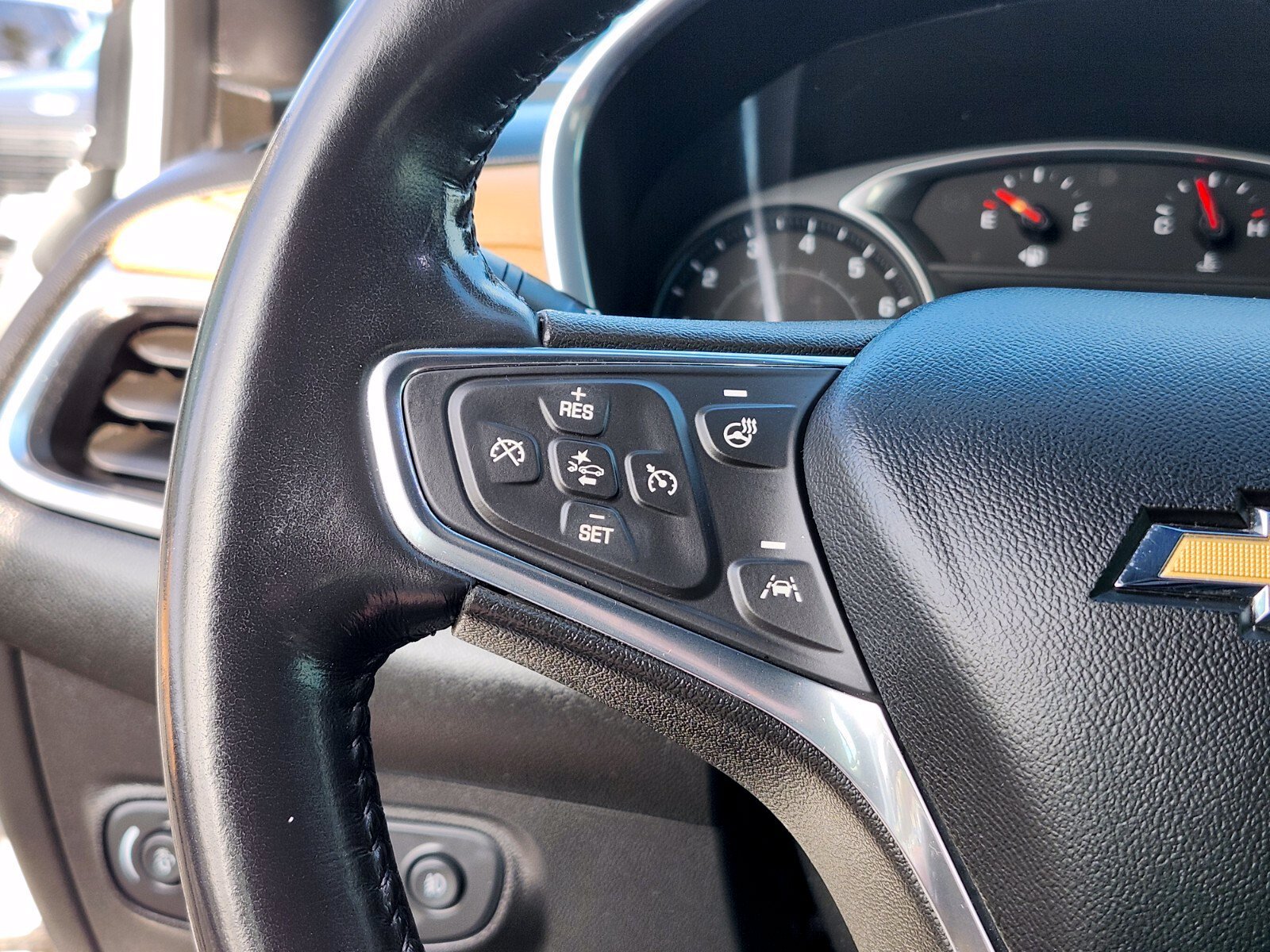 Used 2021 Chevrolet Equinox Premier FWD image 28