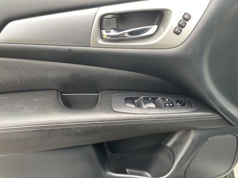 Used 2020 Nissan Pathfinder SL image 19