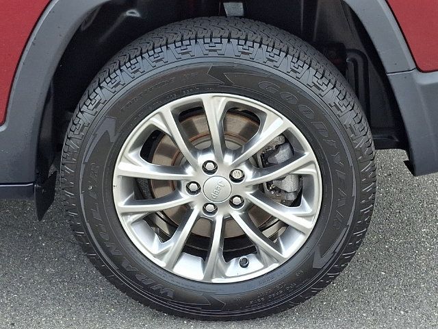 Used 2020 Jeep Cherokee Latitude Plus AWD/4WD image 16