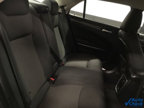 Used 2018 Chrysler 300 Touring w/ Sport Appearance Package image 30