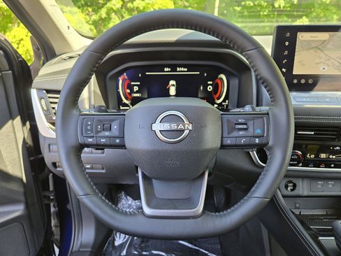 Used 2025 Nissan Rogue Platinum w/ Platinum Premium Package AWD/4WD image 17