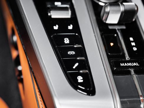 Used 2025 Aston Martin Vanquish image 37