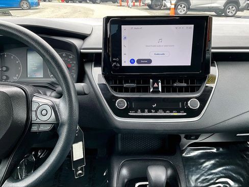 Used 2025 Toyota Corolla LE image 6