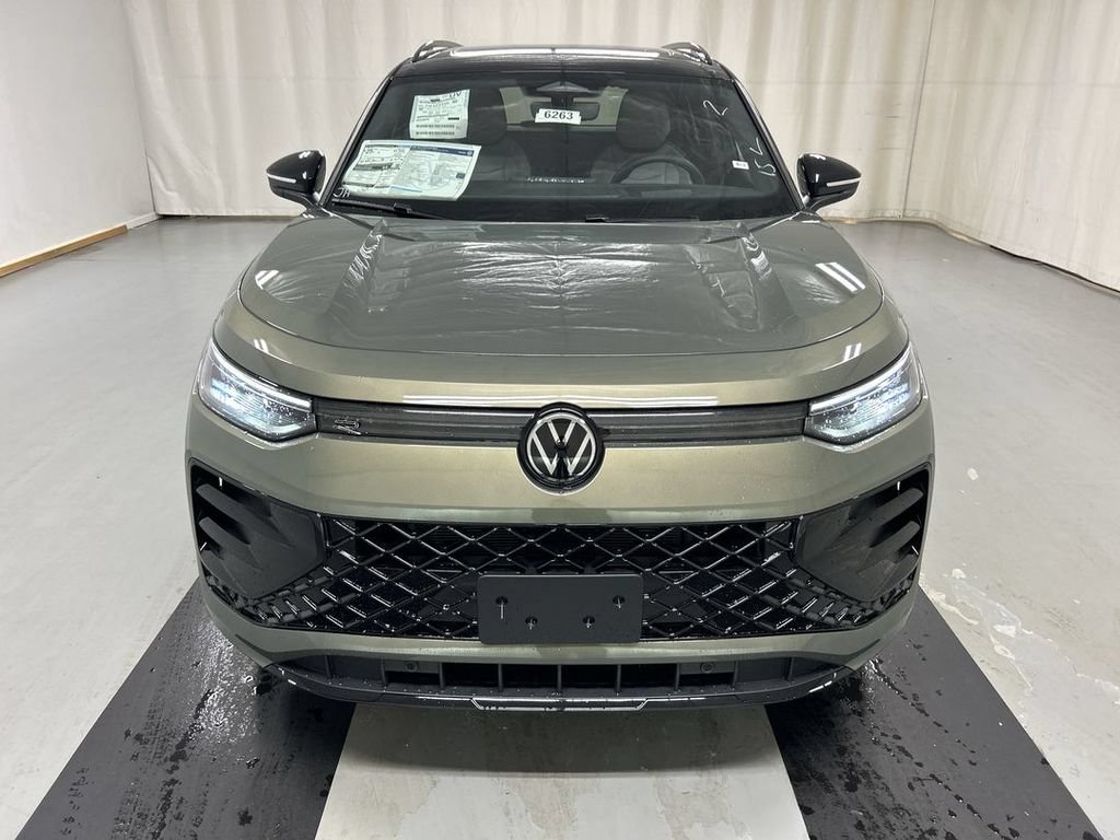 New 2026 Volkswagen Tiguan SE R-Line AWD/4WD image 3