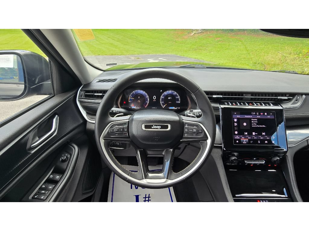 Used 2023 Jeep Grand Cherokee L Laredo AWD/4WD image 15