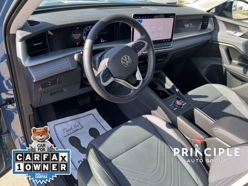 Used 2025 Volkswagen Tiguan SE w/ Panoramic Sunroof Package AWD/4WD image 16
