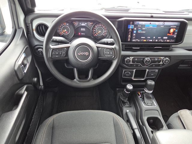 Used 2024 Jeep Gladiator Sport AWD/4WD image 12