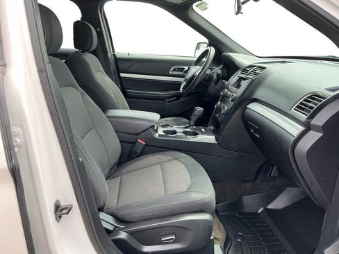 Used 2017 Ford Explorer XLT FWD image 22