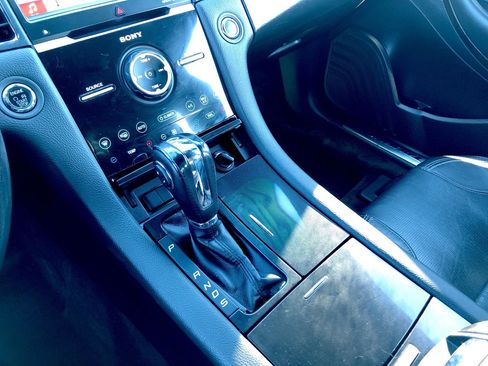 Used 2018 Ford Taurus Limited image 17