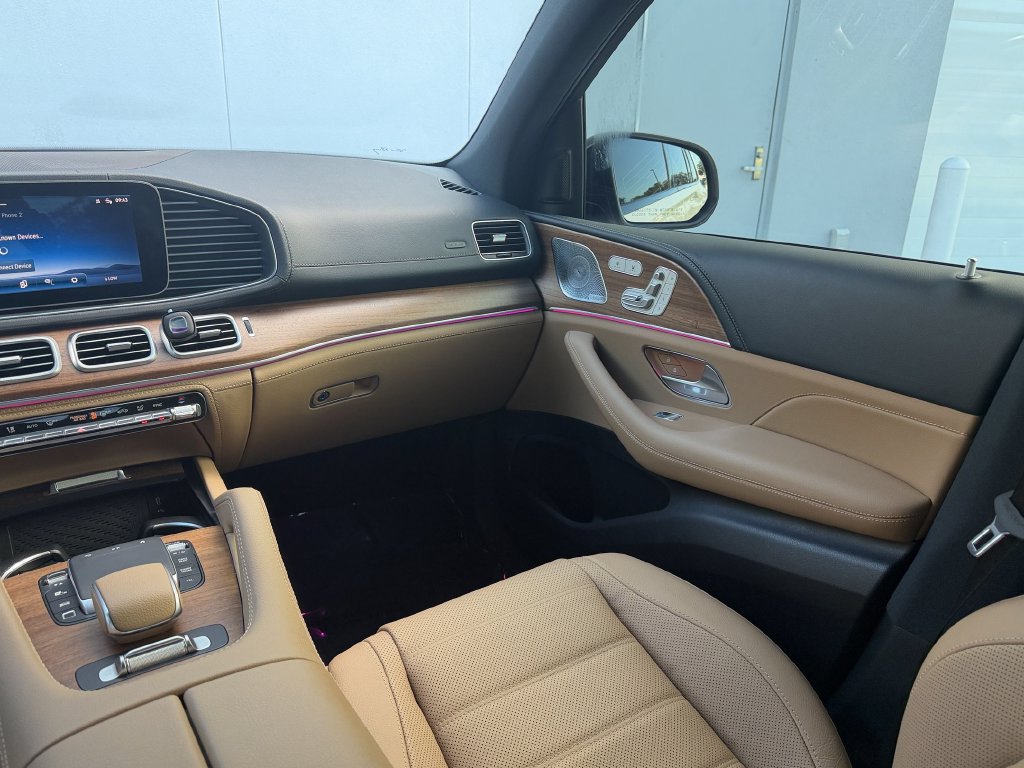 Used 2025 Mercedes-Benz GLS 580 4MATIC image 14