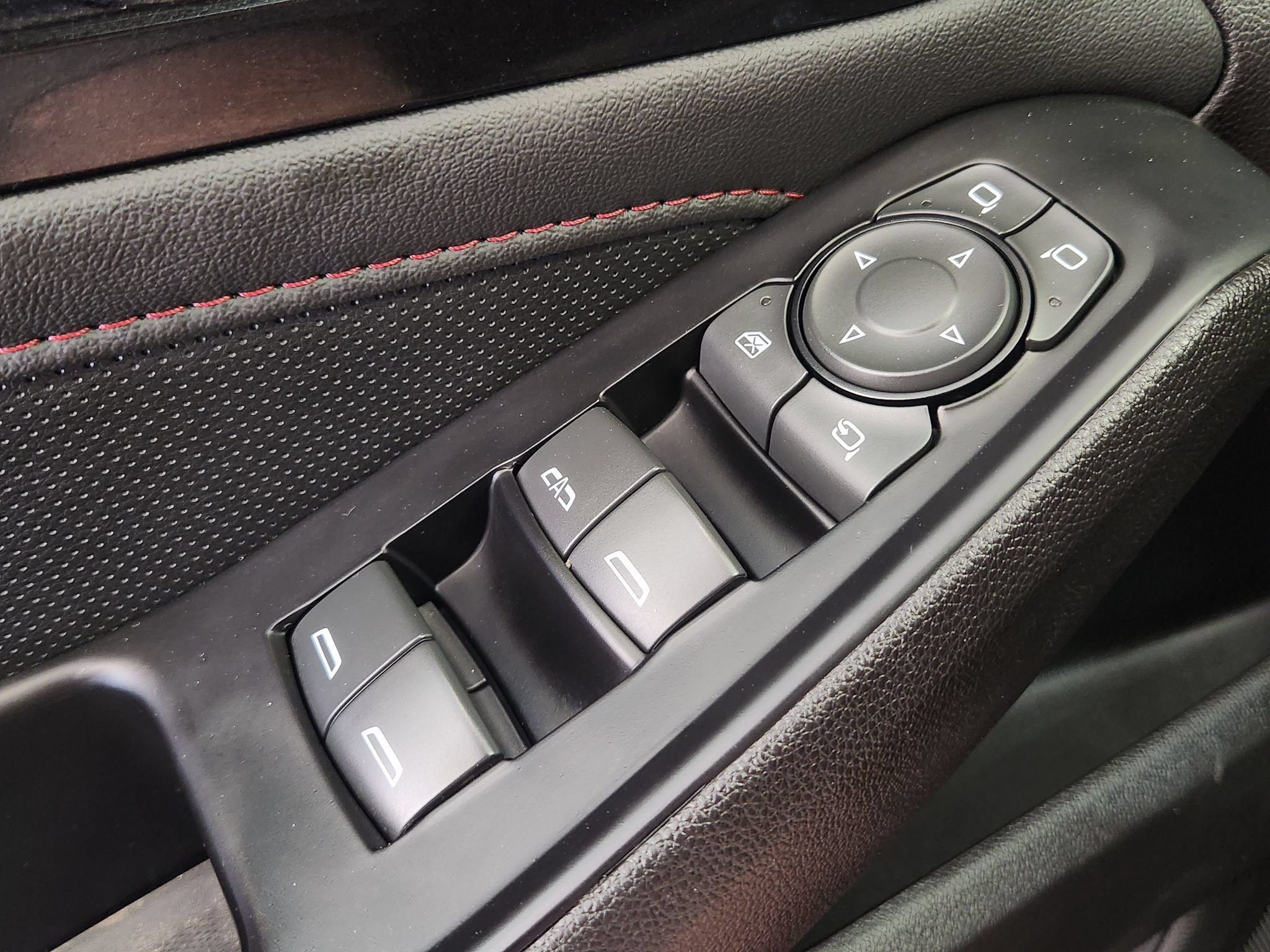 Used 2024 Chevrolet Traverse RS FWD image 22