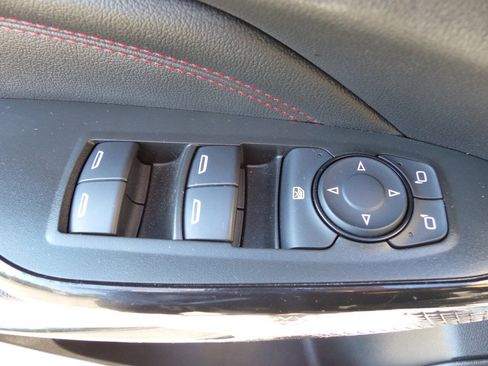 Used 2025 Chevrolet Trax RS w/ Driver Confidence Package FWD image 21