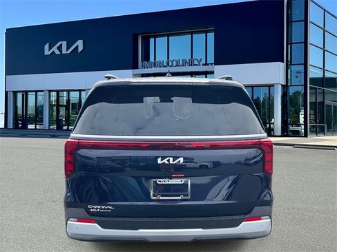 New 2026 Kia Carnival EX image 5