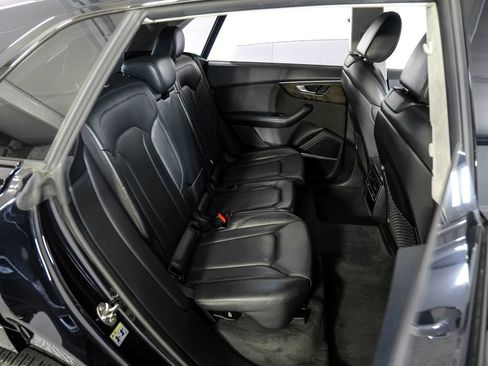 Used 2019 Audi Q8 Prestige w/ Luxury Package AWD/4WD image 39