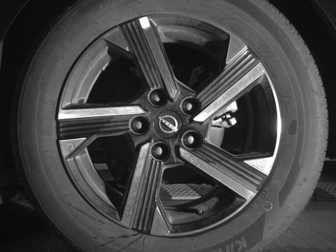 Used 2025 Nissan Sentra SV FWD image 14