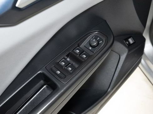 Used 2022 Volkswagen Taos SE w/ Driver Assistance Package AWD/4WD image 10