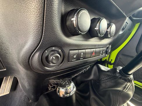 Used 2012 Jeep Wrangler Unlimited Sahara w/ Connectivity Group AWD/4WD image 24