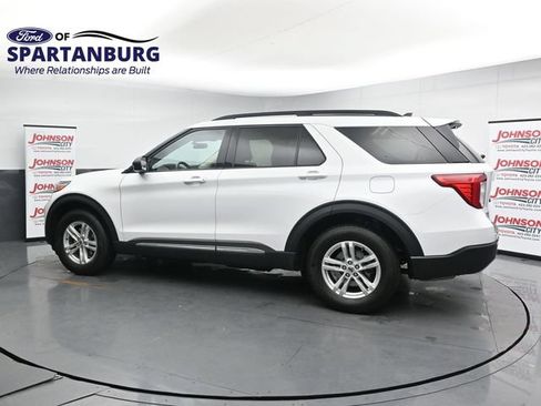 Certified 2024 Ford Explorer XLT w/ Equipment Group 202A AWD/4WD image 5