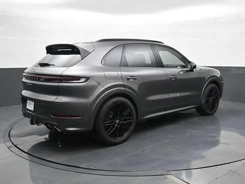 Certified 2025 Porsche Cayenne AWD/4WD image 21