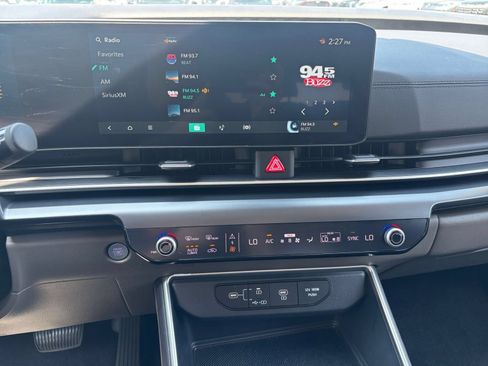 Used 2026 Kia Carnival FWD image 16
