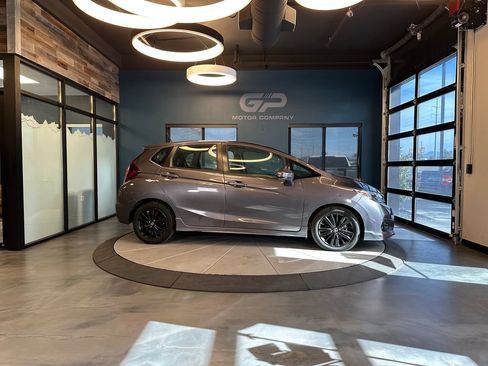 Used 2018 Honda Fit Sport image 2
