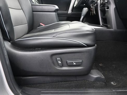 Used 2016 Toyota 4Runner SR5 Premium image 15