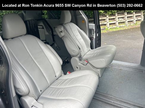 Used 2011 Toyota Sienna XLE image 13