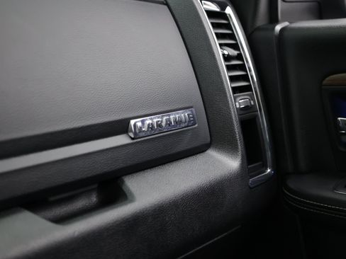 Used 2017 RAM 1500 Laramie w/ Convenience Group AWD/4WD image 32