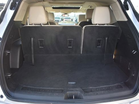 Used 2021 Buick Enclave Essence w/ Sound and Sites Package image 18