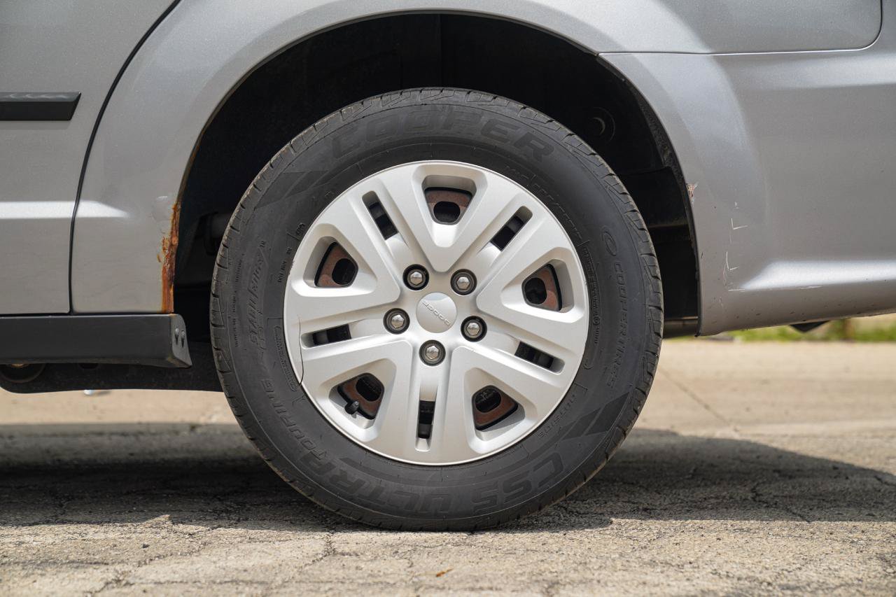Used 2014 Dodge Grand Caravan American Value Package FWD image 12